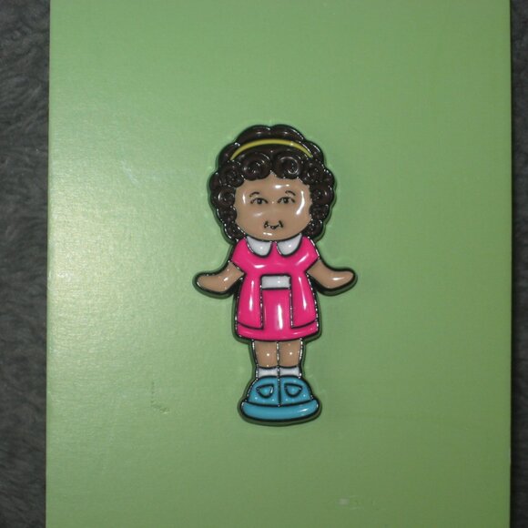 Polly Pocket Brunette Doll Metal Enamel Pin 251035A2 - Picture 6 of 8